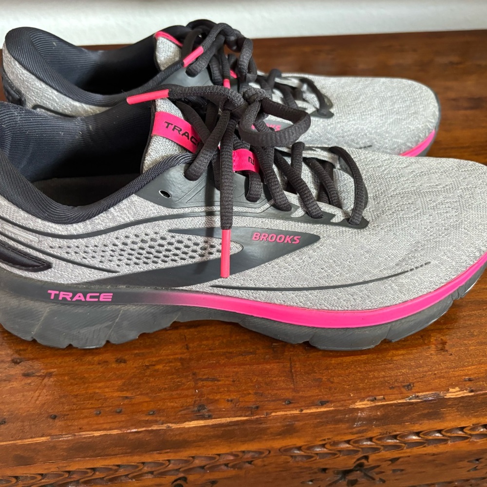 Brooks Trace tennis shoes